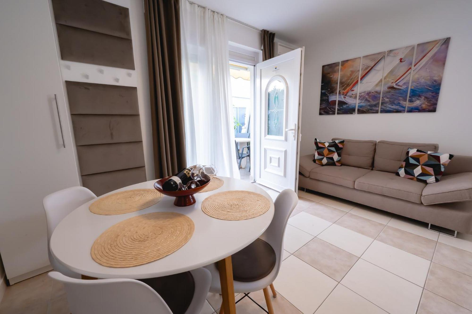 Locus Apartments بيتريتْشاني المظهر الخارجي الصورة