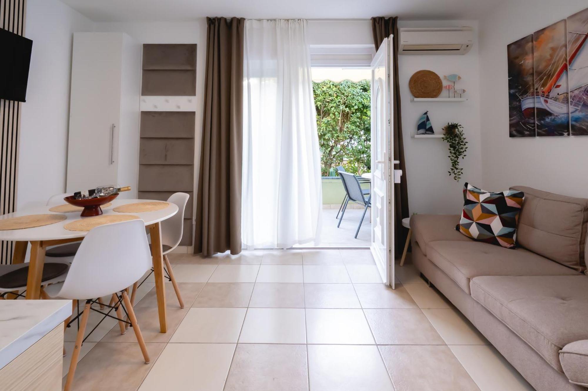 Locus Apartments بيتريتْشاني المظهر الخارجي الصورة